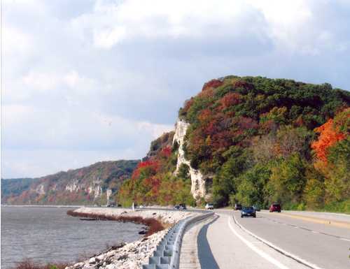 Road along the confluence of the Mississippi and the Illinois Rivers