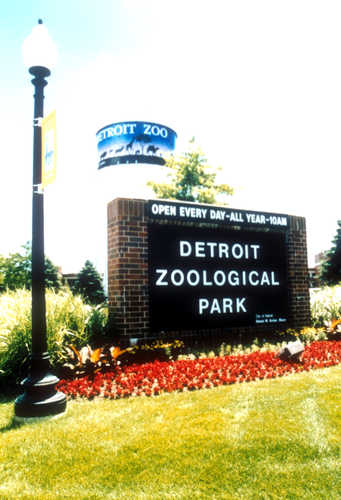 Detroit Zoo Entrance
