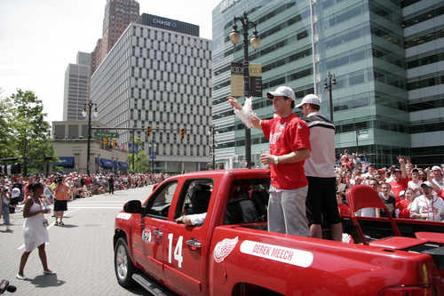 Detroit Red Wings Wave to Fans