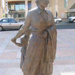 Native American Woman and Child Statues in Albuquerque
