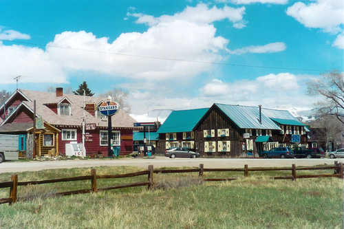 Twin Lakes Town Shops