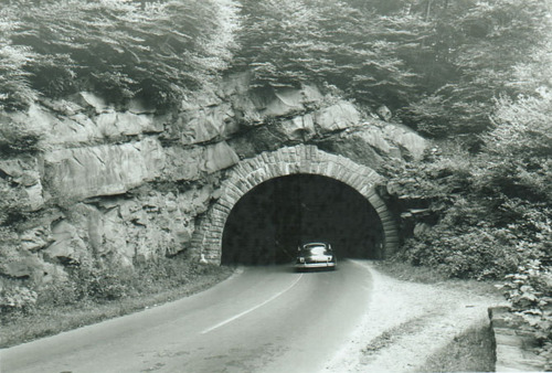 F4Tunnel_and_car.jpg