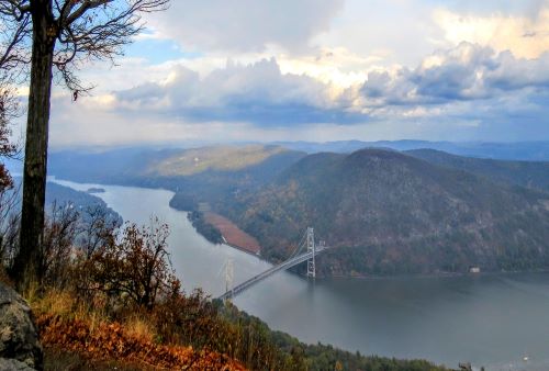 PalisadesScenicByway_ViewofHudsonRiverfromBearMountain