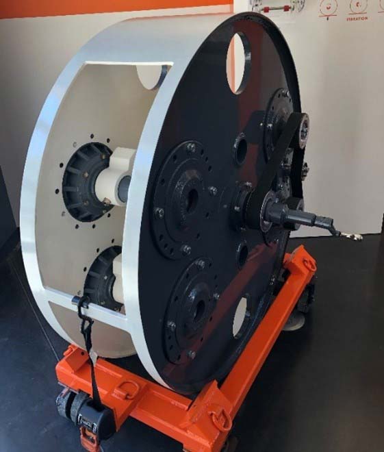 Photo of a cut out model of a Hamm asphalt roller drum.